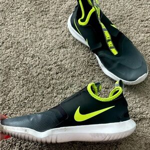 flex runner sneakers